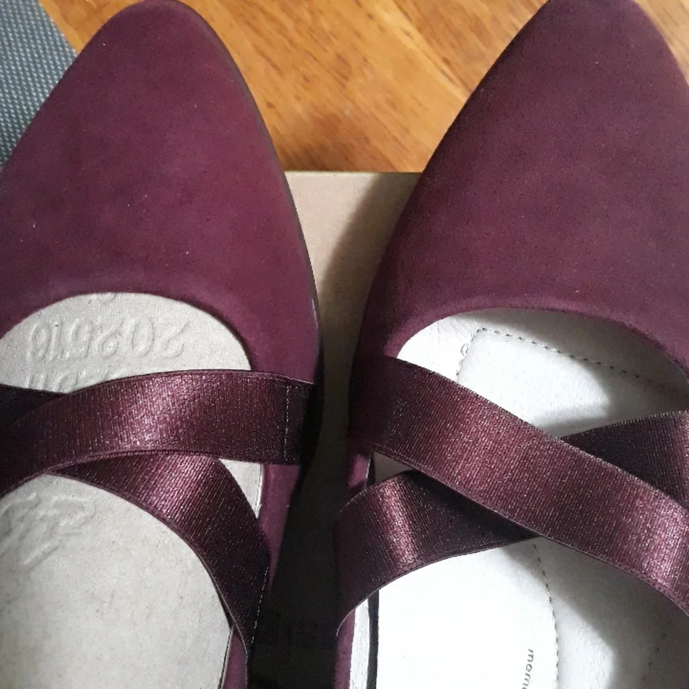 Burgundy Ballet Style  Suede Flats Sz 8.5 - Picture 11 of 16